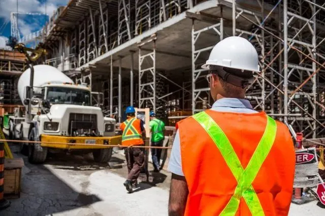 Woman Occupies No Parking Zone, Construction Workers Get Revenge