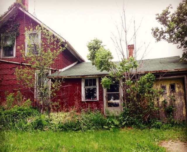 Leslie Muir Finds Man Living In Abandoned Home, Makes A New Friend