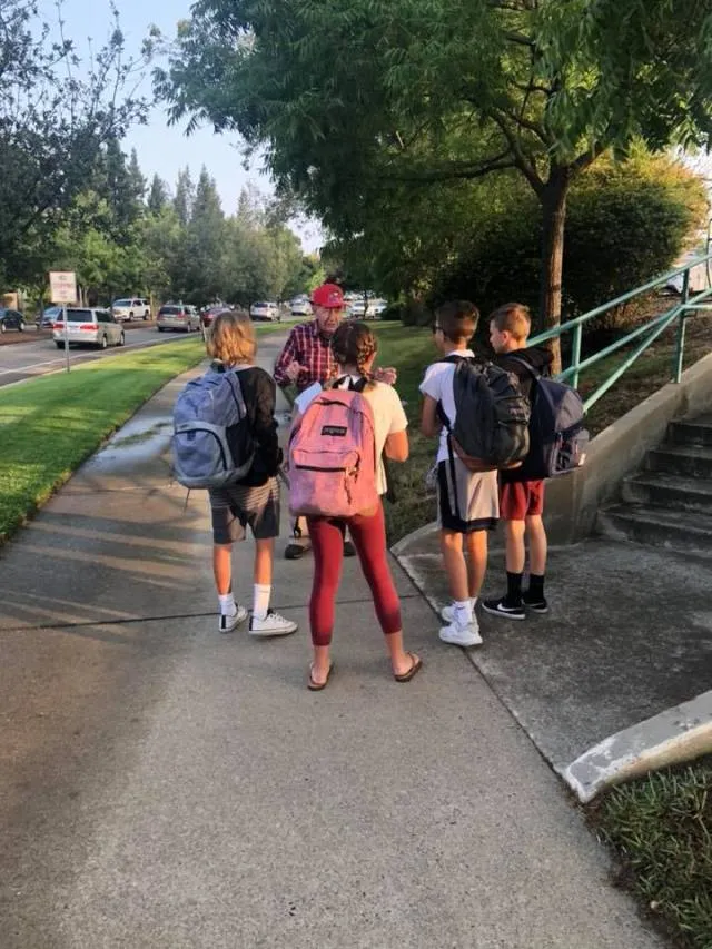 Wally Richardson Talks To Girl At School, Mom Stunned After Meeting Him