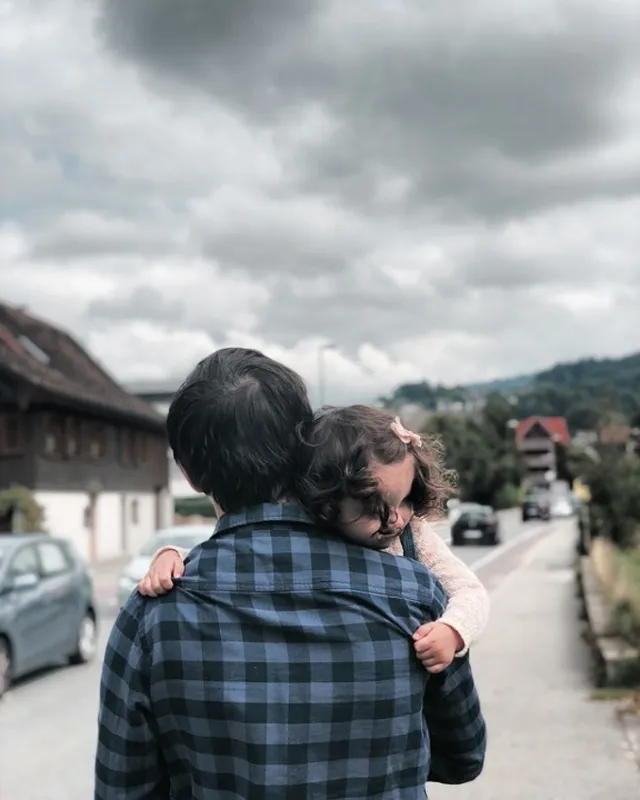 Single Dad Took Daughter Out For Dinner, Gets Note From Strangers