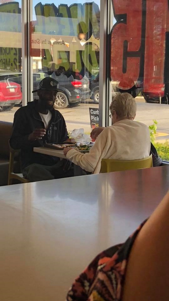 Amanda Craft Snaps Viral Photo Of Strangers Sharing A Meal